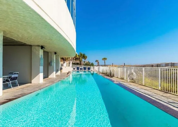 Island Tower Apartment *